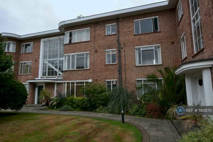 1 Bedroom Flat To Rent In Kingfisher Court, East Molesey, KT8