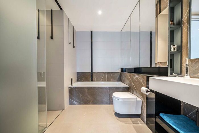 3 Bedroom Flat To Rent In Lewis Cubitt Walk, London, N1C