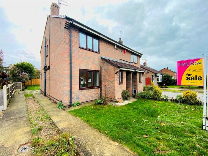 3 Bedroom SemiDetached House For Sale In Pinewood Drive, Camblesforth