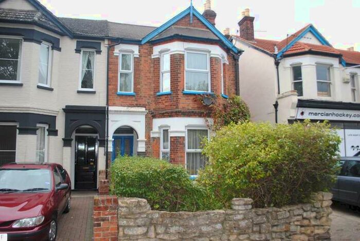 4 Bedroom End Of Terrace House To Rent In Woking, GU21