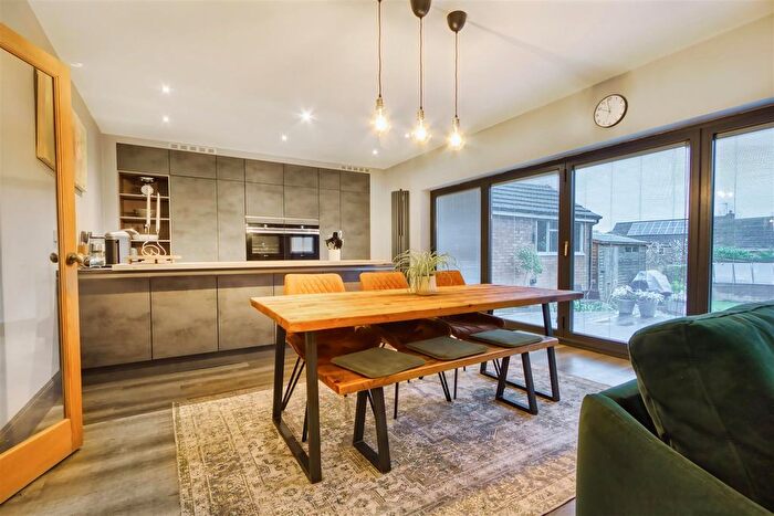 4 Bedroom Detached House For Sale In New Road, Wingerworth, Chesterfield, Derbyshire, S42