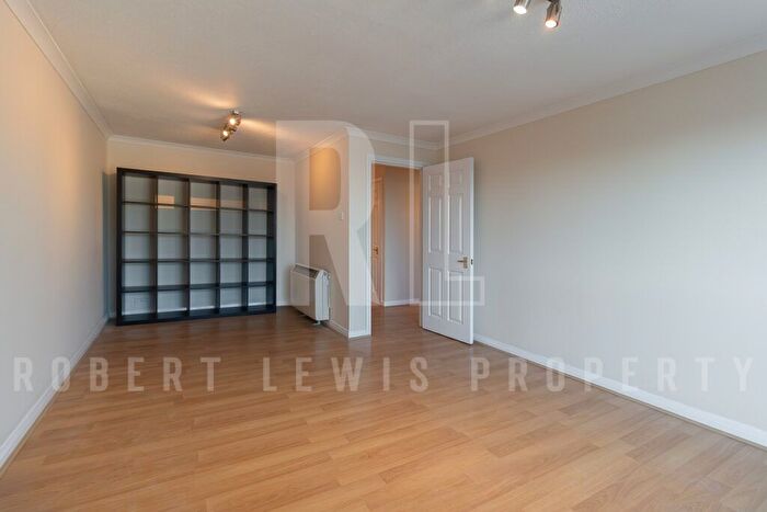 1 Bedroom Flat To Rent In Etchingham Park Road, London, N3