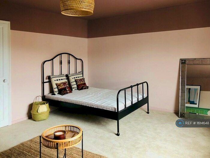 Studio To Rent In Rochester Road, London, NW1