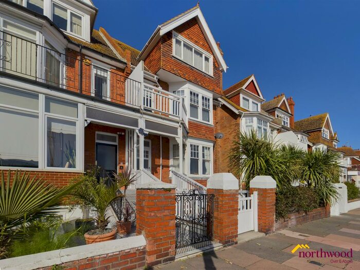 1 Bedroom Flat To Rent In Royal Parade, Eastbourne, BN22