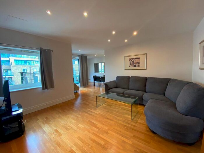 2 Bedroom Flat To Rent In Warren House, Beckford Close, Kensington, London, W14