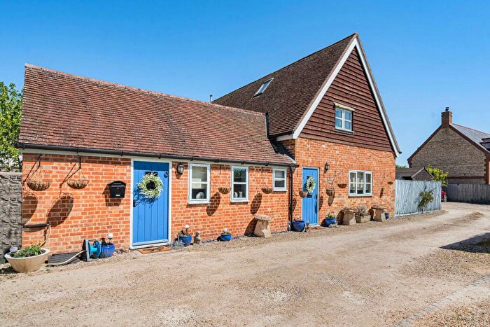 3 Bedroom Barn Conversion For Sale In Park Farm, Merton Road, Ambrosden, OX25