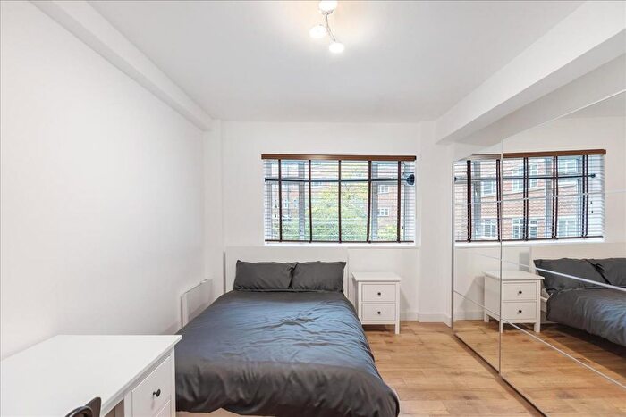 3 Bedroom Flat To Rent In West Kensington Court, London, W14