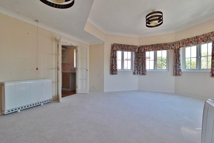 2 Bedroom Retirement Property For Sale In Queens Crescent, Southsea, PO5