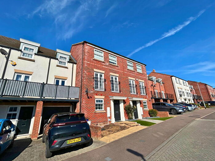 4 Bedroom Town House For Sale In Limestone Grove, Houghton Regis, LU5