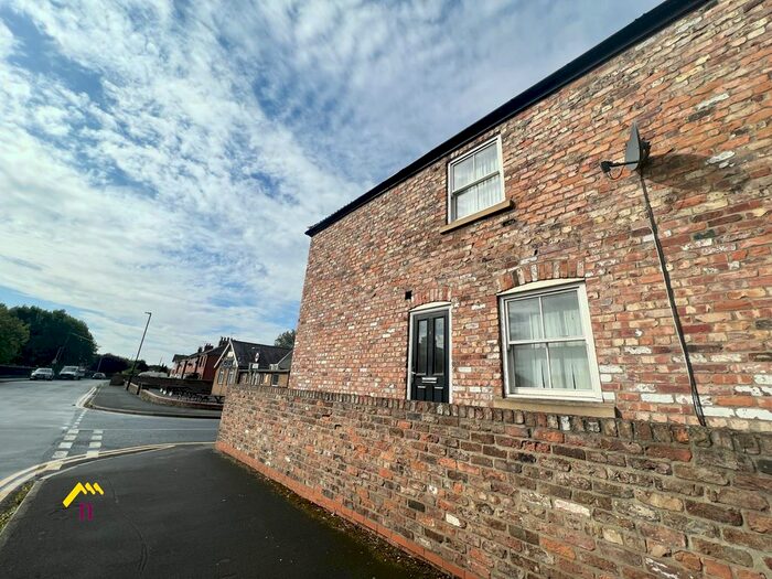 2 Bedroom Flat To Rent In Hennessey Court, Thorne, DN8