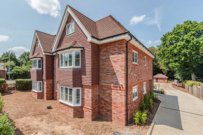 2 Bedroom Apartment To Rent In West Byfleet, Surrey, KT14