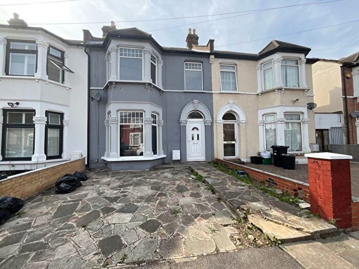 4 Bedroom Property To Rent In Blythswood Road, Seven Kings, Ilford, IG3