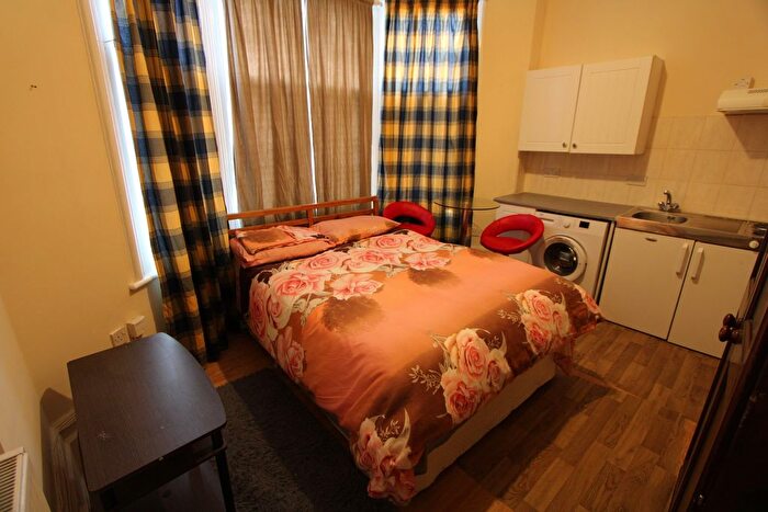 Studio To Rent In Riggindale Road, Streatham/Tooting, SW16