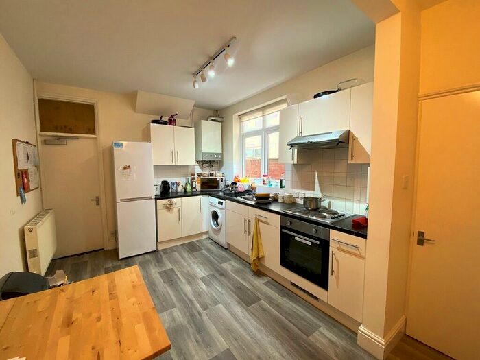 4 Bedroom Terraced House To Rent In Telephone Road, Southsea, PO4