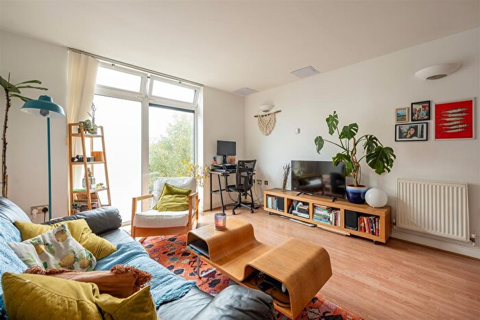 1 Bedroom Flat For Sale In Martello Street, Hackney, E8