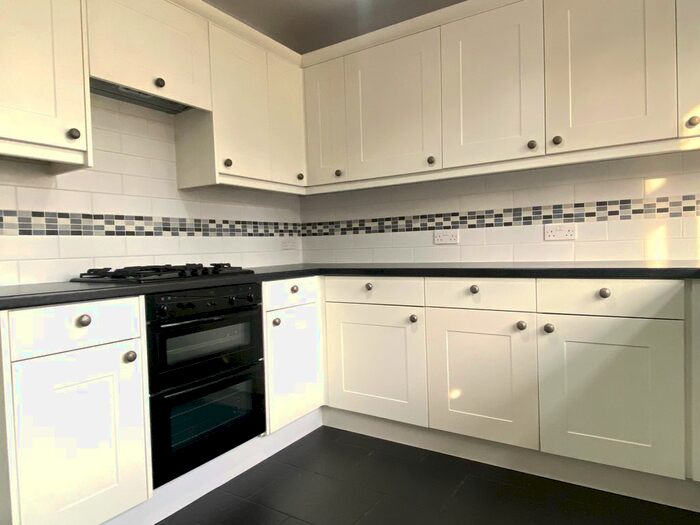 4 Bedroom Semi-Detached House To Rent In Hacton Drive, Hornchurch, RM12