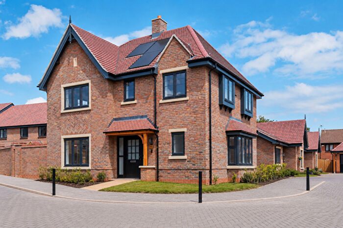3 Bedroom Detached House For Sale In Russell Road, Toddington, LU5