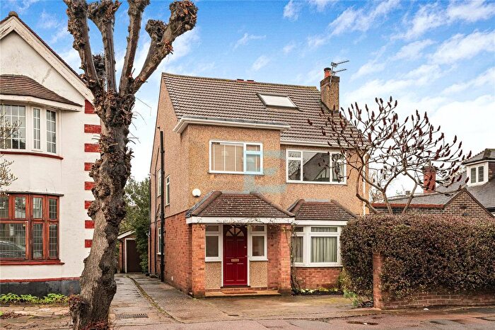 4 Bedroom Detached House For Sale In Sylvan Avenue, Mill Hill, London, NW7