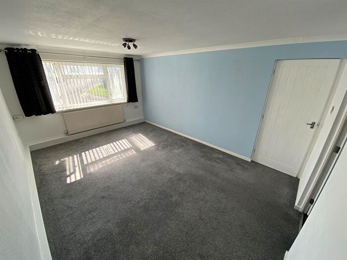 1 Bedroom Flat To Rent In Plymouth Court, Devonshire Close, Newbold, Chesterfield, S41