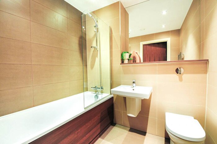 2 Bedroom Flat For Sale In Bedroom, Bathroom Apartment – Alto, Sillavan Way, Salford, M3