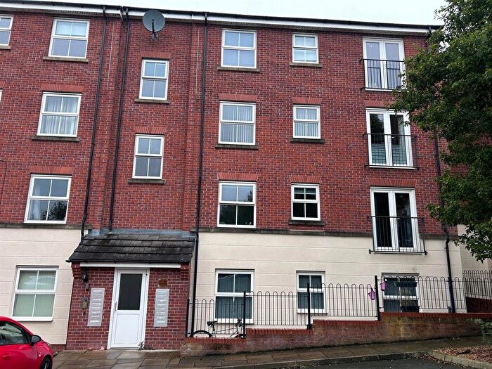 2 Bedroom Flat To Rent In Stonemere Drive, Radcliffe, M26