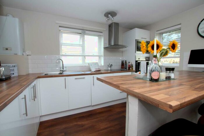 1 Bedroom Apartment To Rent In Pheasant Close, Berkhamsted, HP4