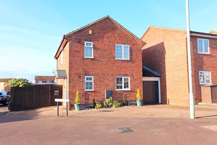 3 Bedroom Detached House For Sale In Linbridge Way, Luton, Bedfordshire, LU2