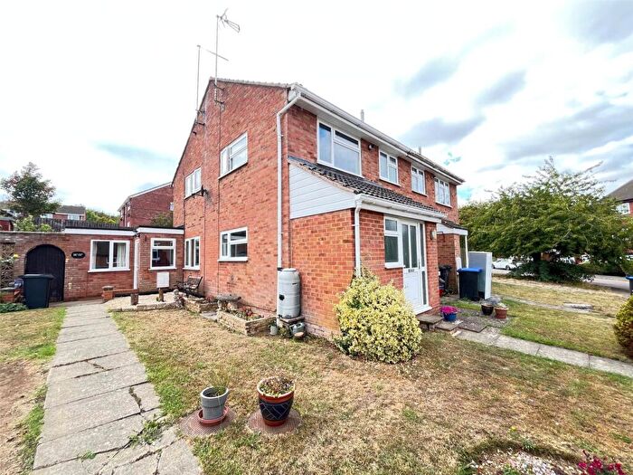 1 Bedroom End Of Terrace House For Sale In St Peters Close, Daventry, Northamptonshire, NN11