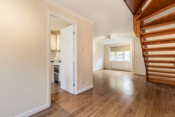 2 Bedroom Semi-Detached House To Rent In Stubble Close, Botley, OX2