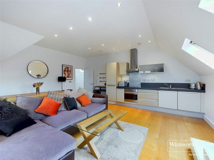 2 Bedroom Flat To Rent In St James Wharf, Forbury Road, Reading, Berkshire, RG1