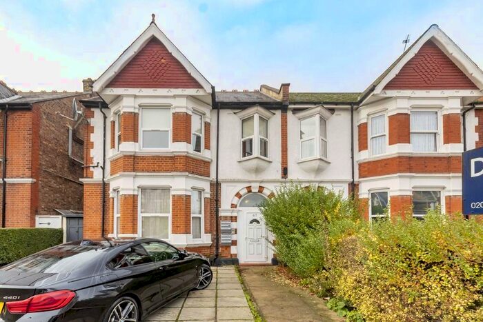 Studio To Rent In Twyford Avenue, London, W3