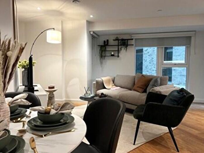 2 Bedroom Apartment To Rent In The Holloway, B1