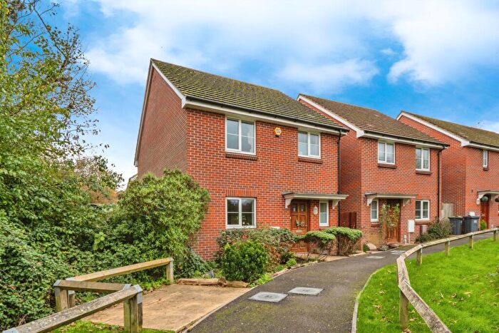 3 Bedroom Detached House For Sale In Portsdown View, Havant, Hampshire, PO9