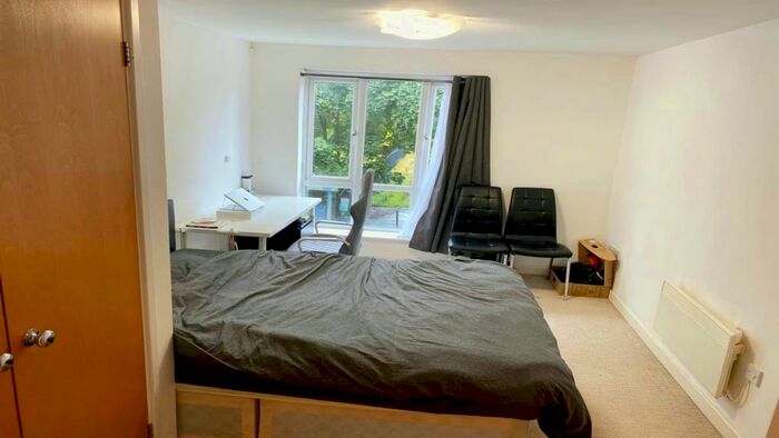 2 Bedroom Flat To Rent In St. Georges Way, London, SE15