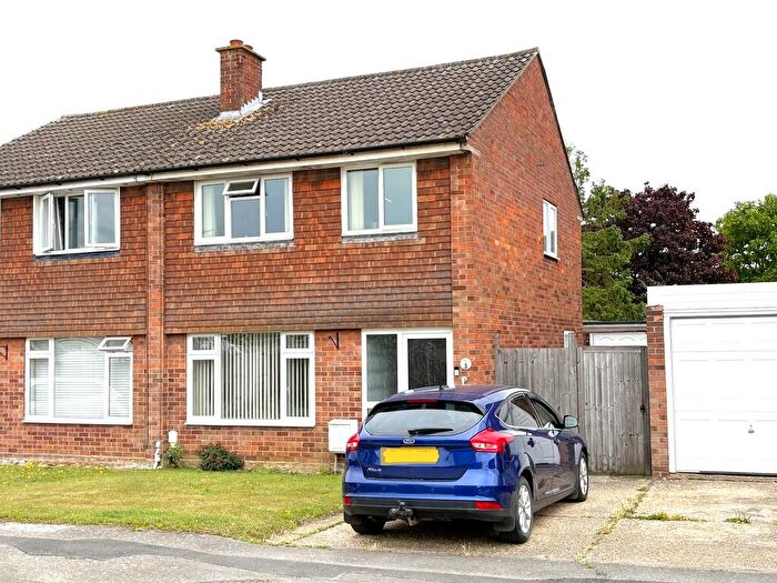 3 Bedroom Semi-Detached House For Sale In Winston Ave, Tiptree, CO5