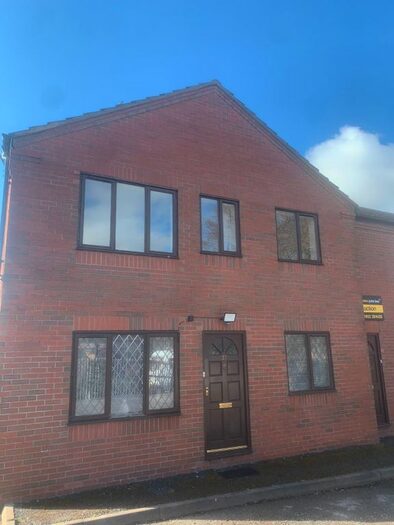 2 Bedroom Flat To Rent In Queens Court, Madeley, Telford, TF7