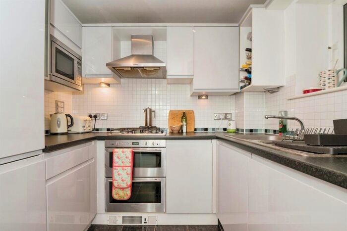 1 Bedroom Flat For Sale In Neptune Way, Southampton, SO14