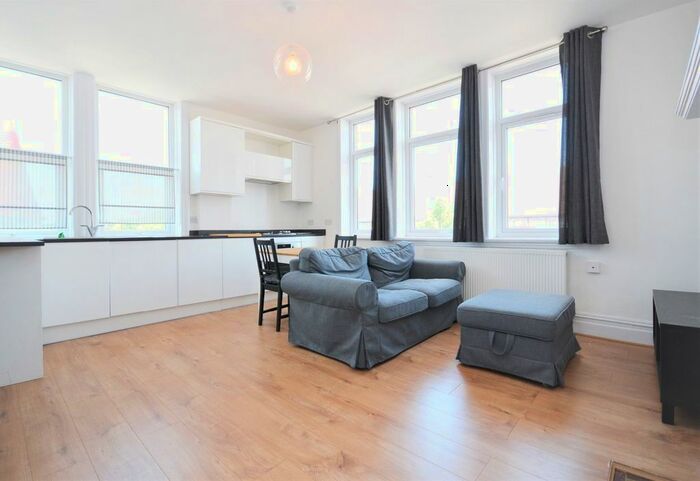 1 Bedroom Flat To Rent In Uxbridge Road, Acton, W3