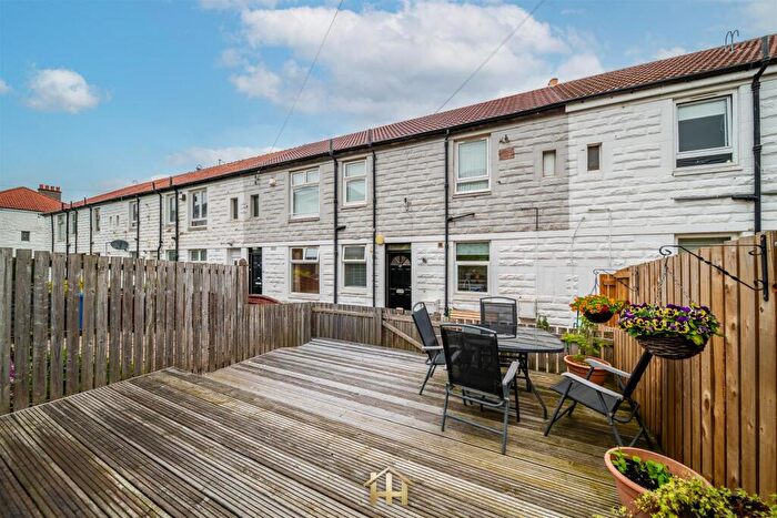3 Bedroom Flat For Sale In Mains Drive, Dundee, DD4