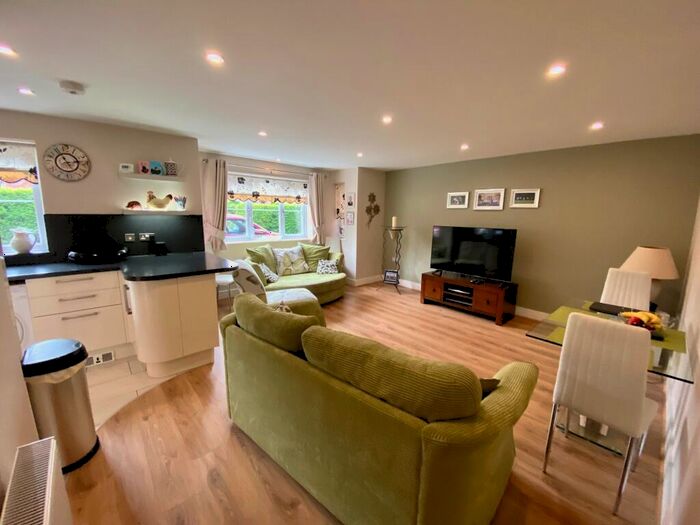 2 Bedroom Apartment To Rent In Reading Road, Winnersh, RG41