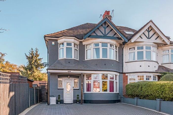 4 Bedroom Semi-detached House For Sale In Woodberry Way, London, N12