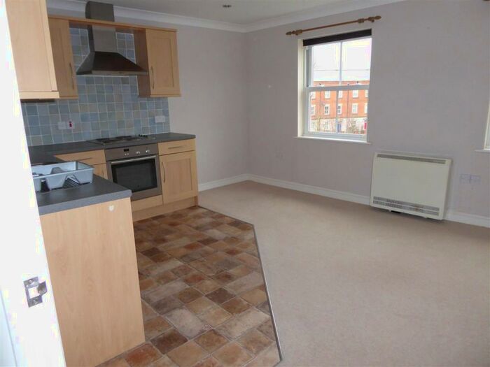2 Bedroom Flat To Rent In Fairby Close, Tiverton, EX16