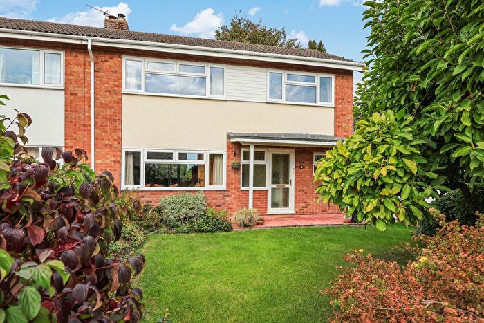 3 Bedroom Semi-detached House For Sale In Mailes Close, Barton, CB23