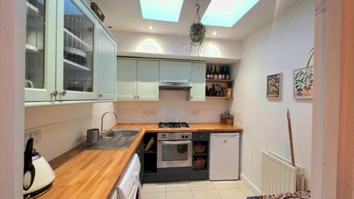 1 Bedroom Semi-Detached House To Rent In Brierley Road, Leytonstone, E11