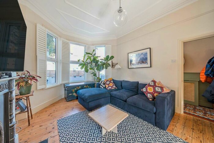 5 Bedroom Semi-Detached House To Rent In Hampden Road, Turnpike Lane, London, N8