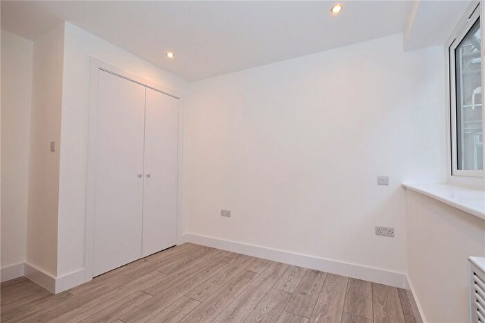1 Bedroom Flat To Rent In Commercial Way, Woking, Surrey, GU21