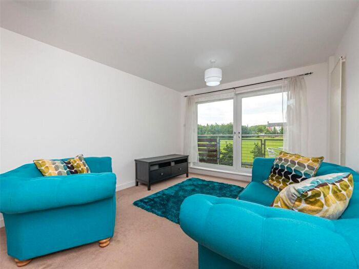 2 Bedroom Flat To Rent In Pefferbank, Edinburgh, EH16