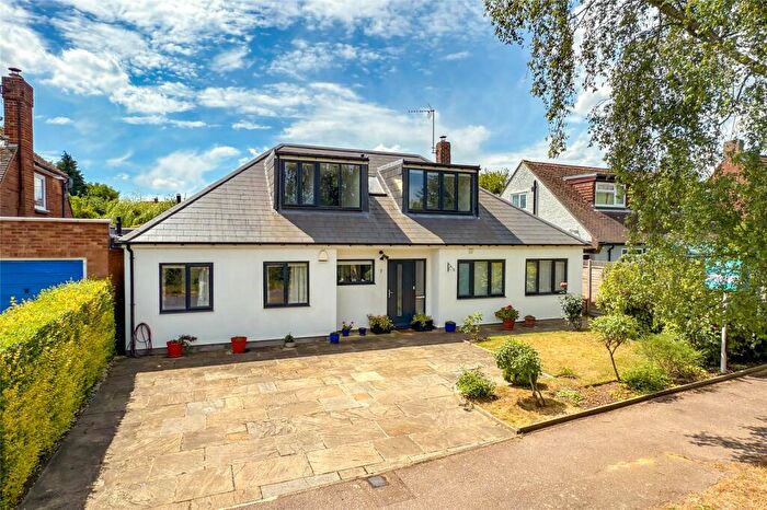 4 Bedroom Detached House For Sale In Orchard Drive, Park Street, St. Albans, Hertfordshire, AL2