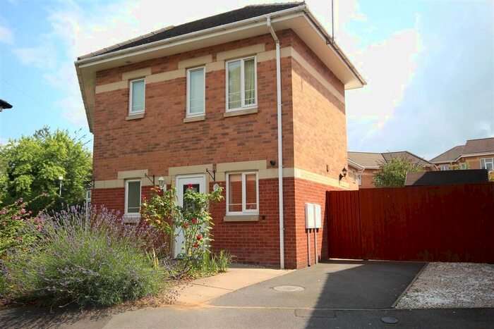 2 Bedroom Semi-Detached House To Rent In Keepers Close, Hockley, Birmingham, B18