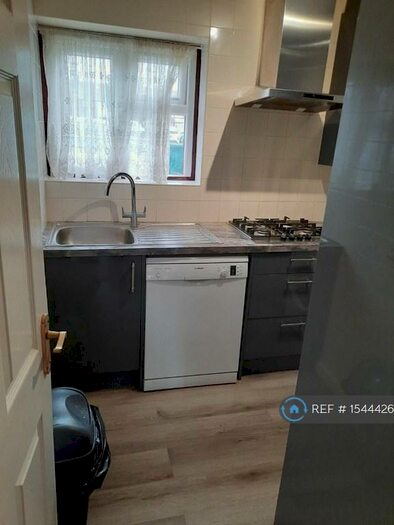 2 Bedroom Terraced House To Rent In Ridgeview Close, Barnet, EN5